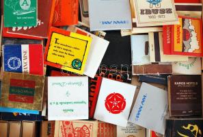 150 Gyufásdoboz, kb 80 db magyar részben tele gyufával, kb 60 db levél gyufa magyar és külföldi vegyes anyag