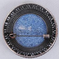 Ezüstözött zománc kitűző, virág motívummal, d:3,5 cm