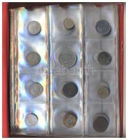 Éremtartó album 6db berakólappal, benne 33db vegyes fémpénzzel T:vegyes
