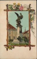 Budapest I. Dísz tér, Honvéd-szobor virágos kerettel