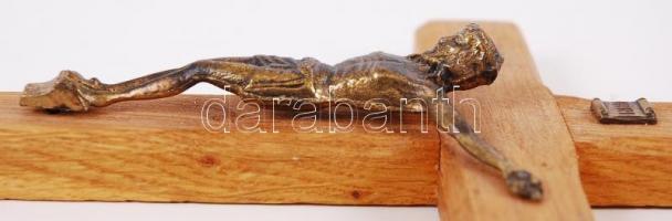 Krisztus a kereszten, réz öntvény-fa, m:24 cm