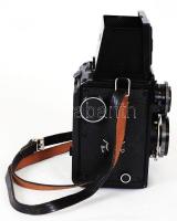 cca 1980 Lomo Lubitel 166B TLR kétobjektíves tükörrefexes fényképezőgép 6x6-os rollfilm formátummal,...