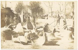 cca 1916 Zsákmányolt harangok az olasz fonton foto / Captured bells on the Italian front 14x9 cm