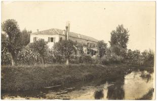 cca 1916 Olasz font elfoglalt ház fotó. Hátoldalt a készítő feljegyzéseivel / Italian front photo 14x9 cm