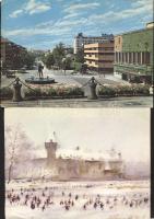 Egy cipődoboznyi (kb 550 db) vegyes képeslap, köztük üdvözlő és egyéb motívumlapok, illetve külföldi és magyar városképes lapok egyaránt, közte nagyalakú lapok is