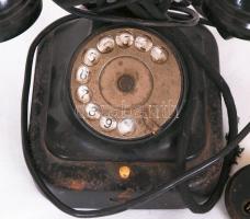 Régi telefon, viseltes állapotban, m:19 cm, h:24 cm
