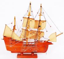 A Mayflower makettje, fa, vászon / 
Model of the Mayflower, 47x42x7cm