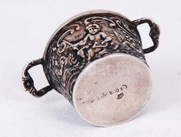 1886-1922 Ezüst (Ag) kosárka mulató puttókat ábrázoló poncolt díszítéssel J. D. Schleißner und Söhne...