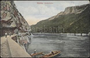 Báziás (small tear)