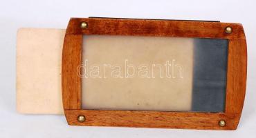cca 1900 Fa sztereokép-nézegető 3db fotóval / 
Wooden stereoscopic viewer with 3 photos, 18x16x11cm