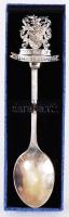 Ezüstözött fém díszkanál "The arms of William Shakespeare" felirattal, eredeti tokjában, h:13 cm