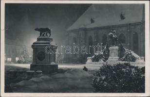 Kolozsvár Mátyás square in winter and at night (b)
