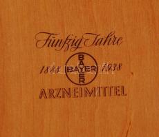 1938 intarziás gyógyszeres fadoboz, "Fünfzig Jahre Bayer", 12×18×5 cm