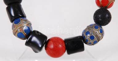 Nagyméretű lánc kézzel készített afgán szemekkel, fekete és vörös korallal, lávakővel, karneollal, e...