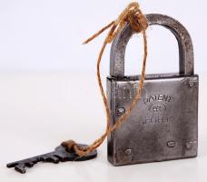 Patent Fort márkájú régi lakat kulccsal