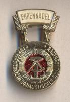 NDK ~1970. "Szocialista Oktatásért Érdemérem" zománcozott kitüntetés plasztiktokban T:1 Germany - Federal Republic ~1970 "Badge of Honour for Socialist Education" in plastic case C:Unc