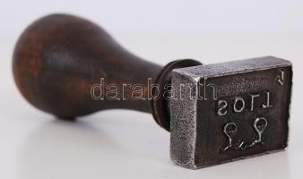 Bélyegző "Solt" felirattal, öntöttvas, fa markolattal