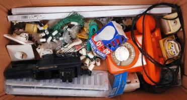 Egy doboznyi főleg elektromos barkácstétel / 
DIY lot with electronic items
