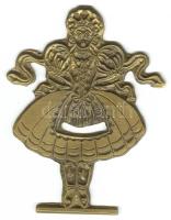 Réz nyomóklisé, népviseletes női alakkal, 9×6 cm