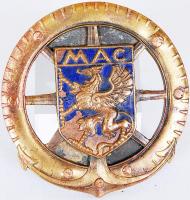 "MAC" feliratú réz hajókormány formájú plakett, zománcozott griff címerrel, zománc lepatta...
