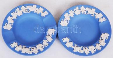 2db Wedgwood porcelán díszhamutál plasztikus ornamentikával /  Wedgwood porcelain ashtrays, 9,5cm