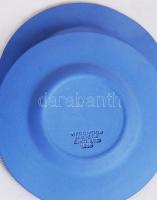 2db Wedgwood porcelán díszhamutál plasztikus ornamentikával / 
Wedgwood porcelain ashtrays, 9,5cm