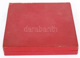 Ligeti Erika (1934-2009): Tündér. Bronz plakett, jelzett, díszdobozban, d:10 cm