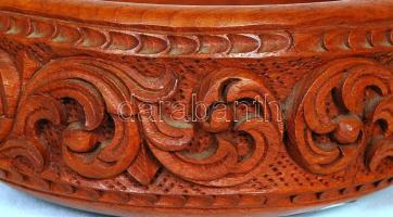 Faragott tikfa kináló / Teakwood tray d: 24 cm