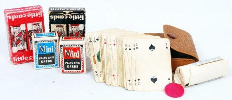 2db komplett mini francia kártya, és egy úti kártya tokban, zsetonokkal /  Mini cards, 4,5x3cm, 7x4,5cm