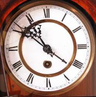 Egysúlyos antik falióra üzemképes, eredeti kulccsal, apró hibákkal, 110×33 cm / Antique wall clock