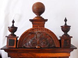 Egysúlyos antik falióra üzemképes, eredeti kulccsal, apró hibákkal, 110×33 cm / Antique wall clock