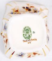 Kézzel festett Zsolnay ékszeres doboz, jelzett, hibátlan / Hand painted Zsolnay box 7x7 cm