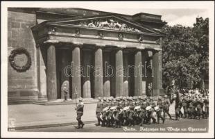 Berlin military monument, parade