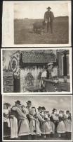 9 db régi folklórlap, 8 magyar népviselettel, egy pedig ruszinnal / 9 pieces folklore postcards, Hun...
