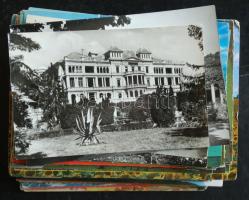 153 db modern képeslap, 38 balatoni városképes és 115 külföldi városképes lap