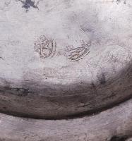 XVIII-XIX. század Ón tányér, kettős kereszt jellel, elmosódott mesterjeggyel / Vintage tin plate wit...