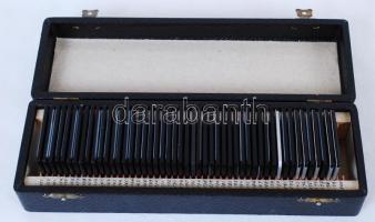 cca 1940 kb 50db diapozitív budapesti városképekkel (főleg a Budai Várról) korabeli tároló dobozban /  Color diapositives with pictures of Budapest contemporary storage box