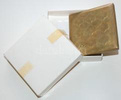 Vésett virágokkal díszített réz púdertartó / 
Vintage brass powder compact with floral decoration, 7...