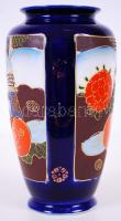 Kézzel festett japán porcelán váza (tetején 1mm-es csorba), kopott, jelzett, /
Hand-painted Japanese...