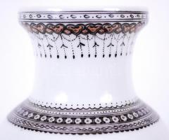 Cca 1950 kínai, tájképet ábrázoló váza, kézzel festett, jelzett, hibátlan, m:18 cm