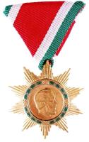 1957. "A Magyar Szabadság Érdemrend bronz fokozata" kitüntetés zöld-fehér szegélyű piros mellszalagon T:1 Hungary 1957. "Bronze Order of Merit of the Hungarian Freedom" decoration with red-white-green ribbon C:UNC