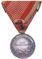 1915-1916. "II. osztályú Ezüst Vitézségi Érem, ismételt adományozás" fémjel nélküli változ...