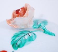 Herendi csipkebogyó mintás cukortartó, kézzel festett, jelzett, rózsán nagyon apró hibák, m:10cm, h:...