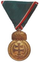 1922. "Magyar Koronás Bronzérem vörös-fehér szegélyezésű szalagon (katonai tagozat)" kitüntetés T:2 Hungary 1922. "Bronze Medal with the Holy Crown of Hungary on red-white ribbon (military department)" decoration C:XF