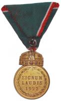 1922. "Magyar Koronás Bronzérem vörös-fehér szegélyezésű szalagon (katonai tagozat)" kitün...