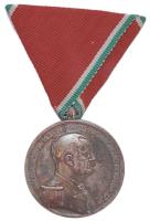 1939. "Magyar Kis Ezüst Vitézségi Érem" ezüstözött bronz változat, peremén "BRONZ" jelzéssel. Szign.: BERÁN L. T:2 Hungary 1939. "Small Medal for Bravery" silver plated bronze decoration on ribbon with "BRONZ" hallmark on the edge. Sign.: BERÁN L. C:XF