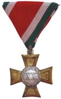 1923. "I. osztályú Legénységi Szolgálati Jel" kitüntetés zöld-fehér-piros mellszalagon T:2 Hungary 1923. "Military Service Medal 1st class" decoration on ribbon C:XF