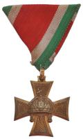 1923-. "III. Osztályú Tiszti Szolgálati Jel" aranyozott bronz kitüntetés mellszalagon T:2 Hungary 1923-. Officers Long Service Decoration, III class, gold plated cross and crown on ribbon C:XF