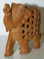 Kézzel, egy tömbből faragott fa elefánt belsejében kis elefánttal / 
Wooden elephant figure handcarv...