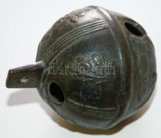Nagyméretű régi bronz csörgő növényi díszítéssel / 
Old large bronze rattle with floral decoration, ...